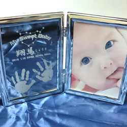 ＜３個セット・送料無料＞赤ちゃんの出産記念 手形足形と星座のBook型ミラーフォトフレーム 1枚目の画像