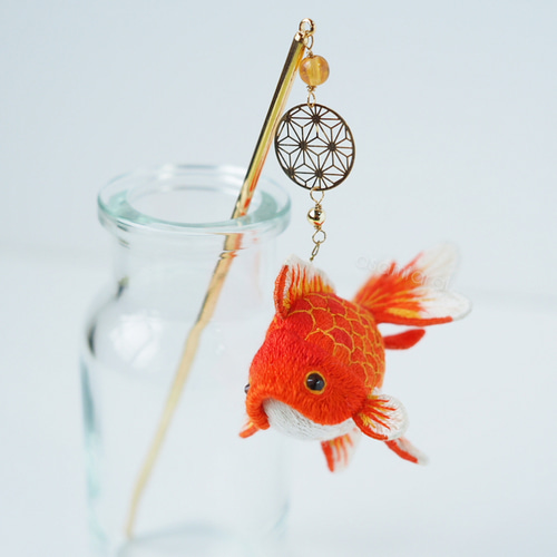 立体刺繍かんざし】手鞠金魚 リュウキン「紅」 かんざし あらいあさみ