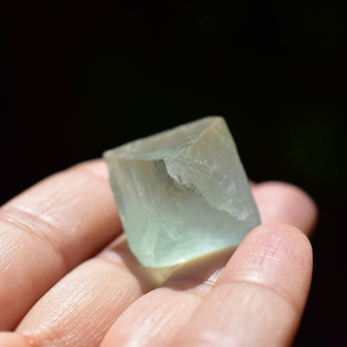 幻想色☆ブルーフローライト四角 flo021 天然石 Funky garuda 天然石