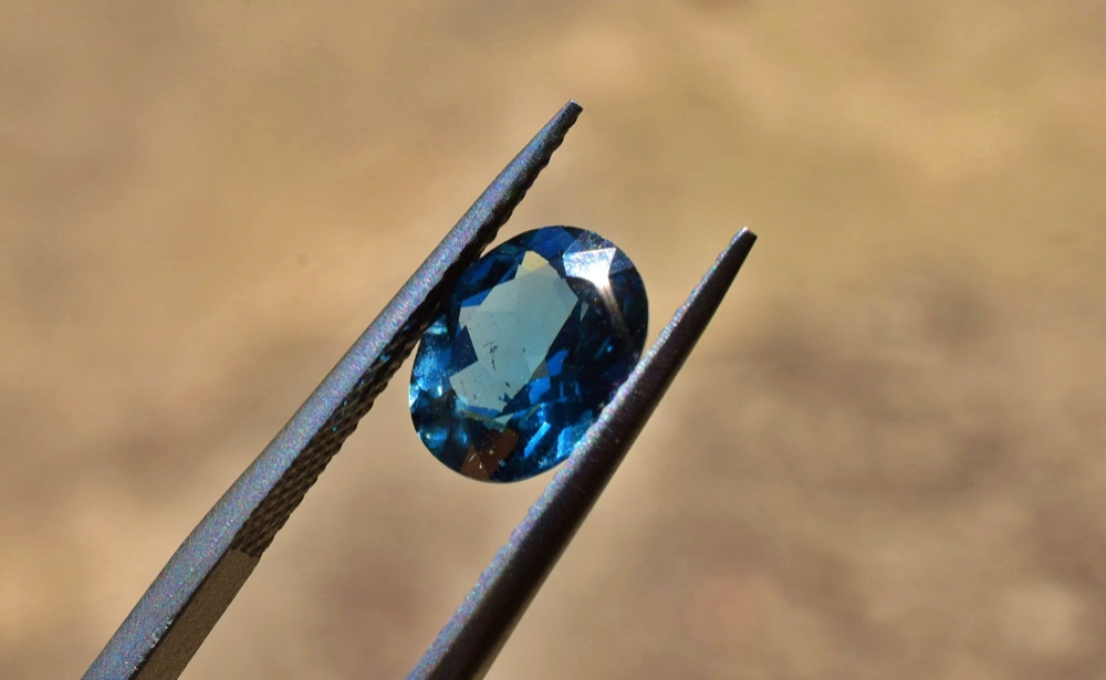 ロンドンブルートパーズ　オーバル型lbtz007