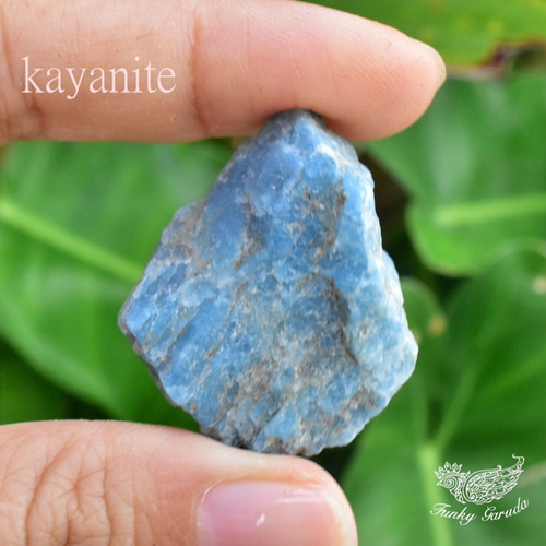 藍晶石☆カイヤナイト 原石 kya009 天然石 Funky garuda stone