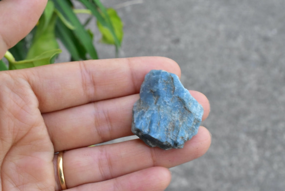 藍晶石★カイヤナイト　原石　kya009 3枚目の画像