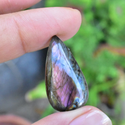 幻の黒紫蝶☆パープルラブラドライト ルース カボション labb036