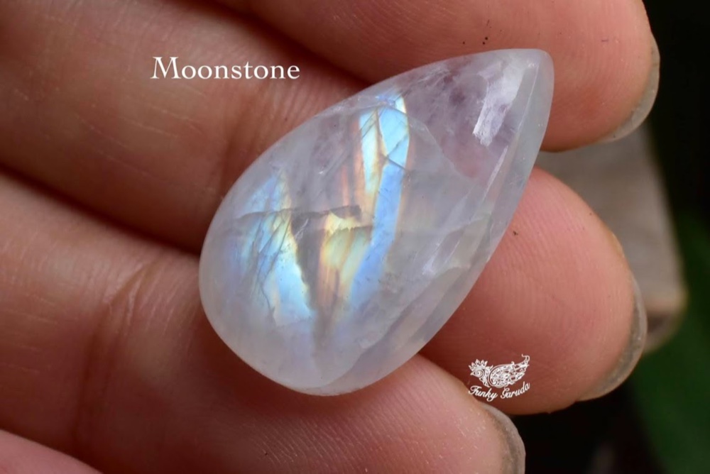 虹入り☆虹の光☆レインボームーンストーン ルース moon040