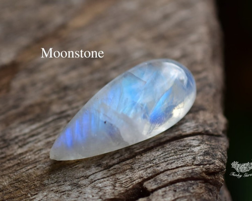 【ブルームーンストーン】淡く光を映す静かな白 天然石 バングル ブルームーンストーン】淡く光を映す静かな白 天然石 バングル