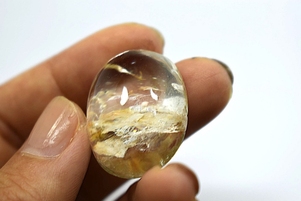 宝石ルース【可愛い幸運の使者イルカちゃん】天然クォーツ　加工穴開き　ソ付き！ 虹入り☆クォーツインクォーツ ルースqut006 天然石 Funky
