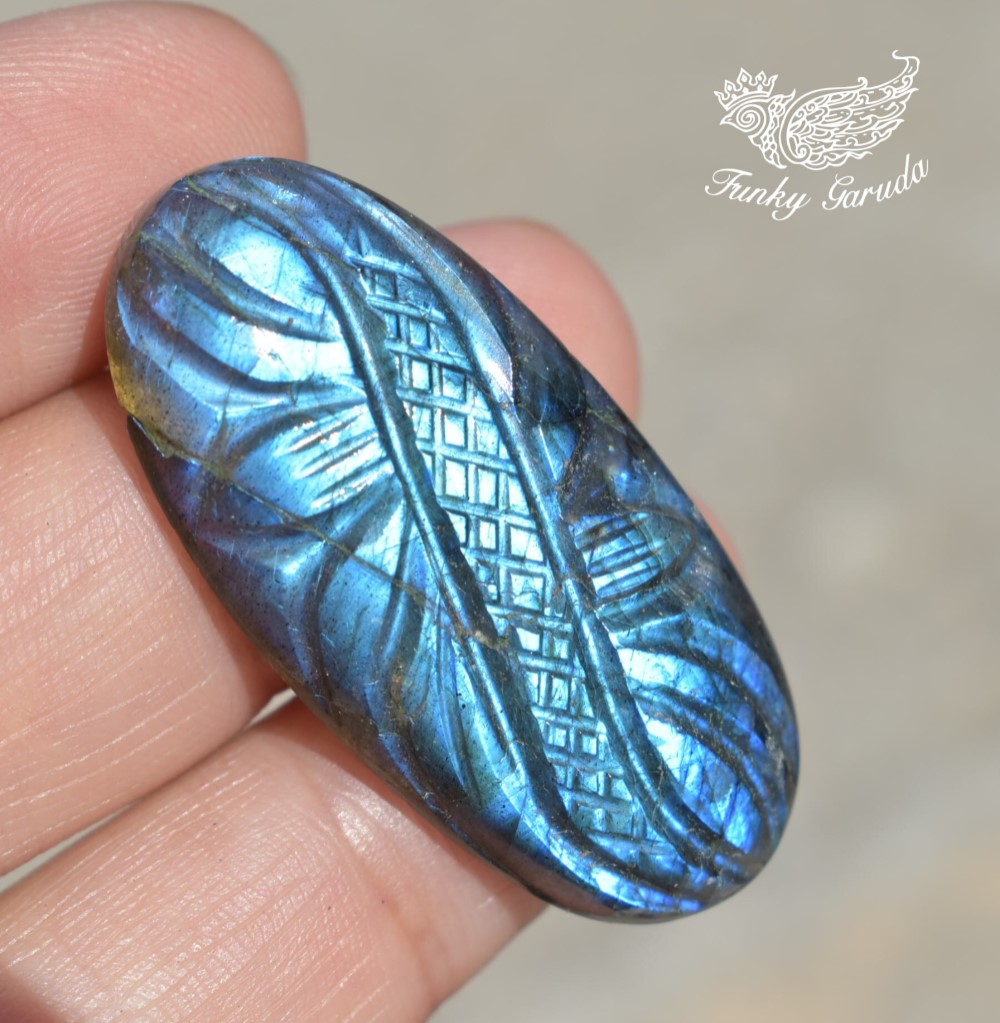 花手彫り★カービング★ブルーラブラドライト　ルースlabbc002