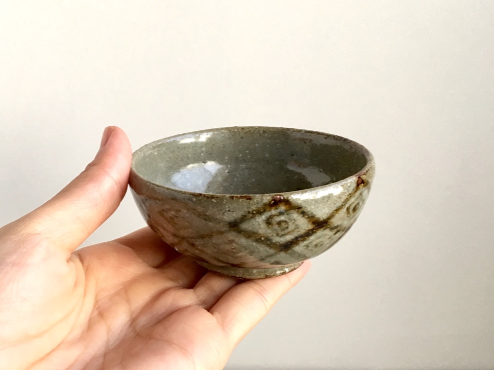 菊文皿　鉄絵　鉢　菓子器　陶磁工芸　箱付　Q1311