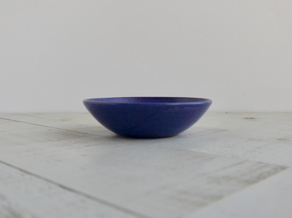 《ブルー器》鉢皿　Φ9.1cm（コバルト／ピンク結晶）［B-02] 2枚目の画像