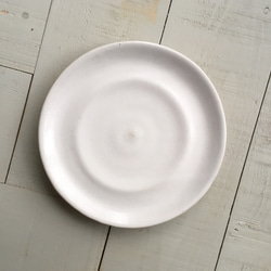《白マット器》リム・皿　Φ13.3cm（白マット釉／貫入）［W-13] 2枚目の画像