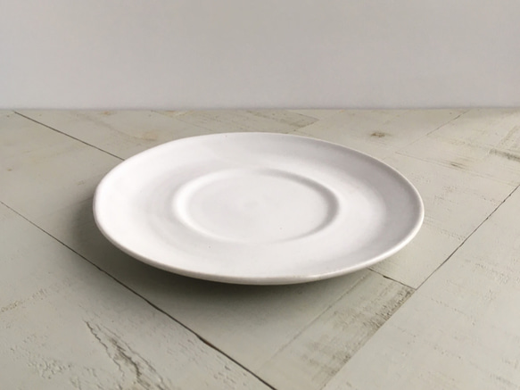 《白マット器》リム・皿　Φ17.4cm（白マット釉／貫入）［W-16] 1枚目の画像