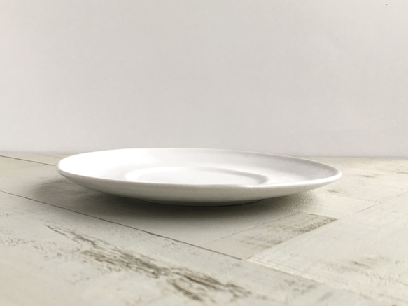 《白マット器》リム・皿　Φ17.4cm（白マット釉／貫入）［W-16] 2枚目の画像