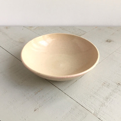 《ピンク器》鉢皿　Φ12.1cm（乳白釉／桃色）［P-11] 2枚目の画像