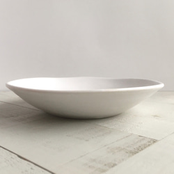《白マット器》鉢皿　Φ17.1cm（白マット釉／貫入）波　ウェーブ［W-25] 2枚目の画像