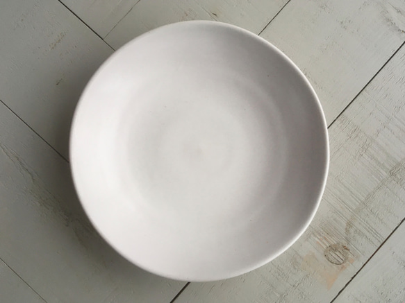 《白マット器》鉢皿　Φ17.1cm（白マット釉／貫入）波　ウェーブ［W-25] 4枚目の画像