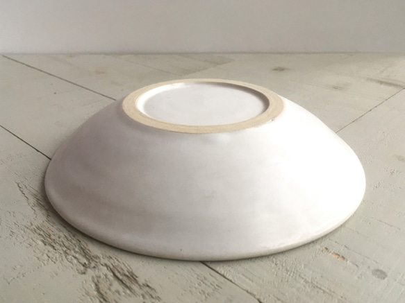 《白マット器》鉢皿　Φ17.1cm（白マット釉／貫入）波　ウェーブ［W-25] 6枚目の画像