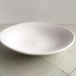 《白マット器》鉢皿　Φ18.1cm（白マット釉／貫入）波　ウェーブ［W-26] 1枚目の画像