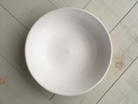 《白マット器》鉢皿　Φ18.1cm（白マット釉／貫入）波　ウェーブ［W-26] 4枚目の画像