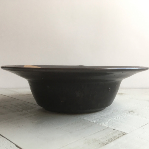 器》リム深皿 20.0cm（鉄釉／金彩）［J-03] 中皿 TOMOI WORKS 通販
