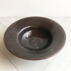 《器》リム深皿　20.9cm（鉄釉）［J-08] 3枚目の画像