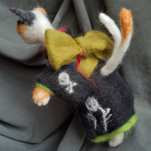 あくび猫　人形　羊毛フェルト　ハンドメイド 羊毛フェルト434 丸顔のぶち猫 白×黒 ハンドメイドの通販 by