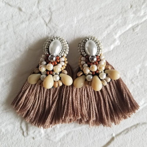 ビーズ刺繍ピアス 大ぶりピアス 春夏ピアス 大人かわいいピアス ピアス  