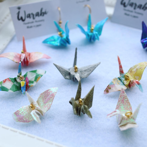 オーロラ色の折り鶴 和柄折り鶴ピアス イヤリング ピアス（フープ