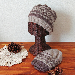 冬の新作 ウール100％ ナチュラルカラーの編み込み模様ニット帽 7枚目の画像