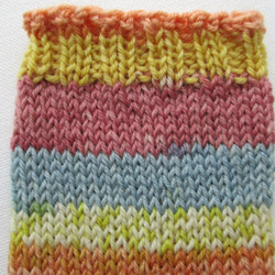 カラフルな手編みの靴下 4枚目の画像