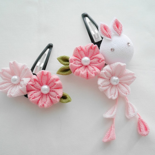 八重桜とうさぎのパッチンクリップ＊つまみ細工 ベビークリップ