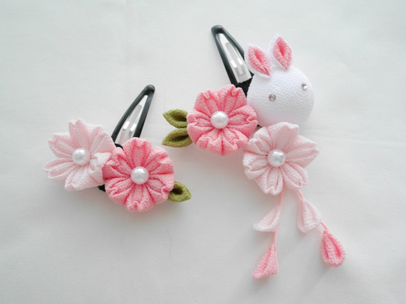 八重桜とうさぎのパッチンクリップ＊つまみ細工 ベビークリップ