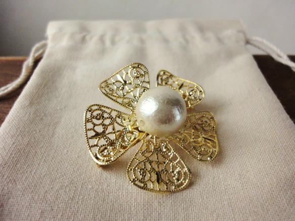 arabesque　brooch　(cotton  pearl) 2枚目の画像