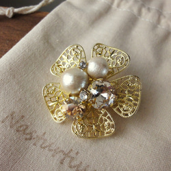 arabesque　brooch（beige） 1枚目の画像