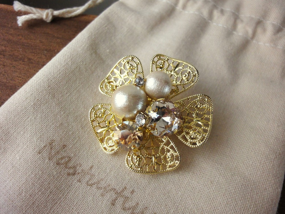 arabesque　brooch（beige） 1枚目の画像