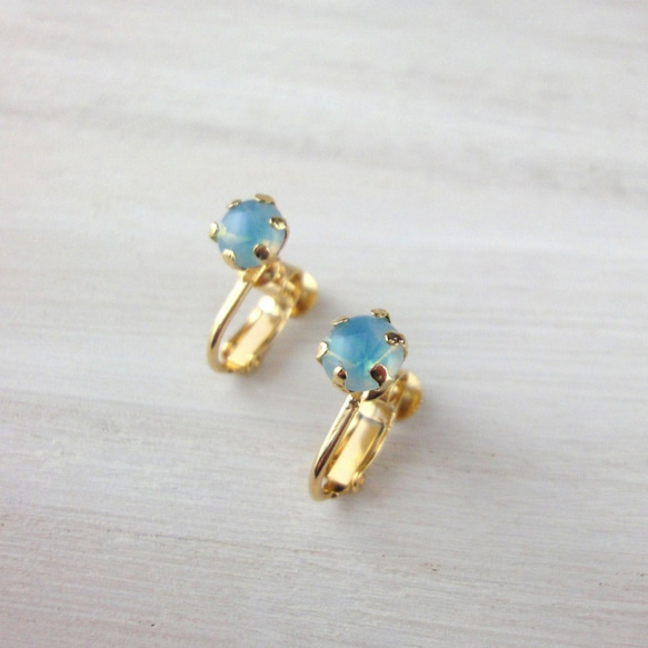 Vintage czech glass earrings【Blue】 1枚目の画像