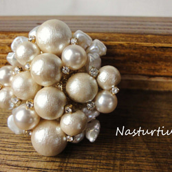 cotton pearl  brooch 1枚目の画像