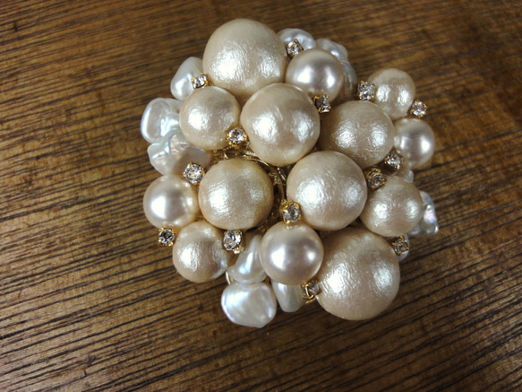 cotton pearl  brooch 3枚目の画像