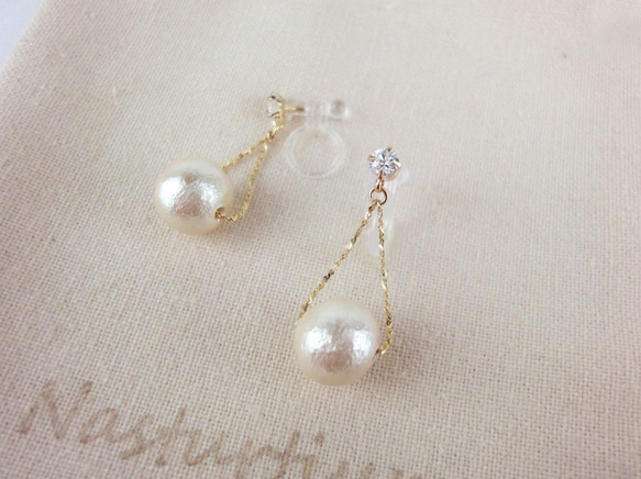 樹脂イヤリング Swing  pearl earrings 3枚目の画像