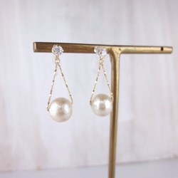 樹脂イヤリング Swing  pearl earrings 4枚目の画像