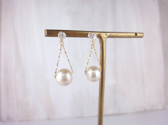 樹脂イヤリング Swing  pearl earrings 4枚目の画像