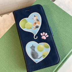 スマホケース　猫と肉球　ネイビー　トールペイント 1枚目の画像