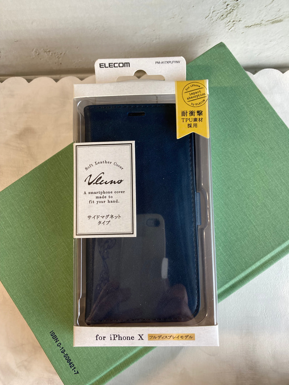 スマホケース　猫と肉球　ネイビー　トールペイント 6枚目の画像
