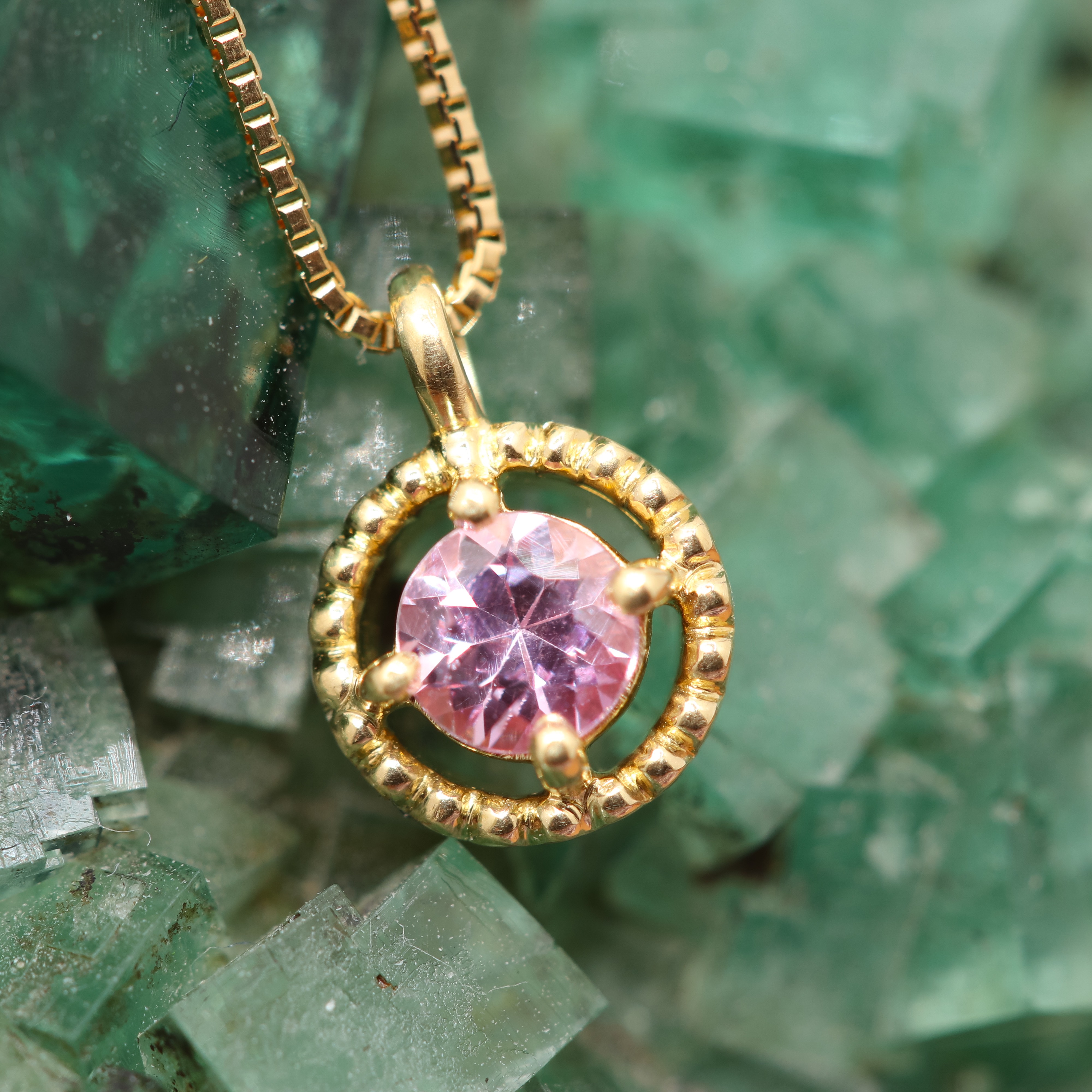 K18プチペンダントトップ 非加熱ピンクサファイア