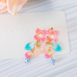 「Fairy」-漸層色彩珍珠樹脂花瓣耳環 第2張的照片
