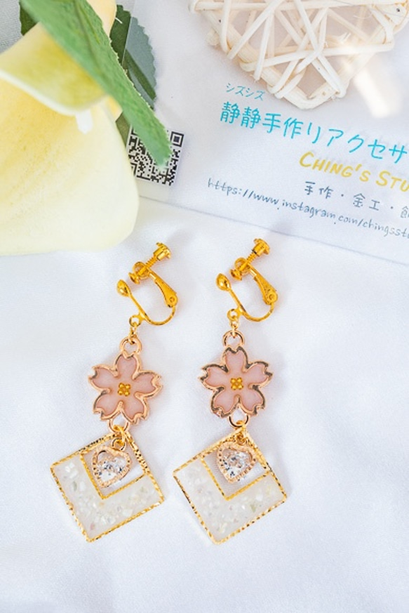 『特價』【現貨】「Sakura」-櫻花造型愛心施華洛世奇水鑽耳環（特製款） 第3張的照片