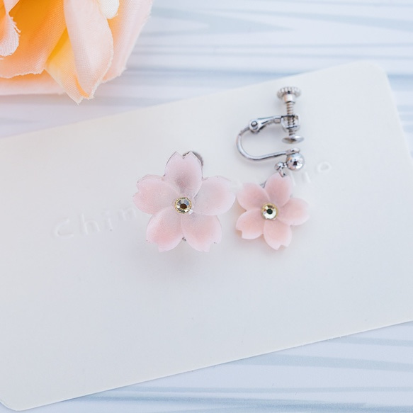 「小櫻」-櫻花造型不對稱設計耳環 第1張的照片