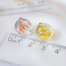 「HIKARI」-透明感閃亮寶石造型貼耳耳環 第8張的照片
