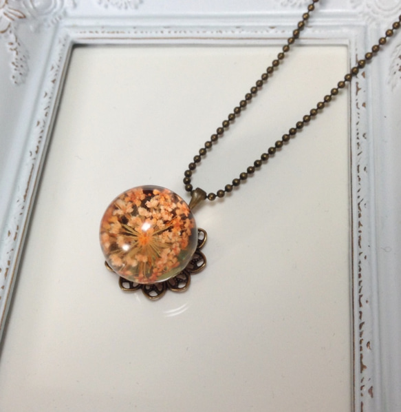 dome of flower necklace(orange) 3枚目の画像