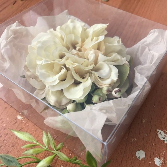 優しく添えるコサージュ・ダリア / 卒入学式・セレモニーに花を添えて 6枚目の画像
