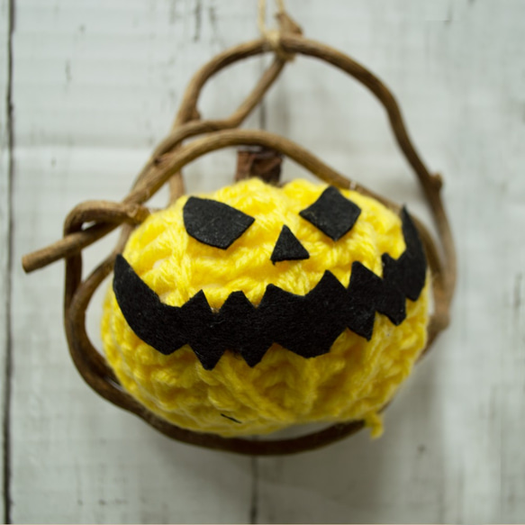 ハロウィン 手編みかぼちゃツル付き  玄関飾り 季節物 2枚目の画像